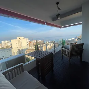 En Urbanización Con Fantásticas Vistas Benalmádena